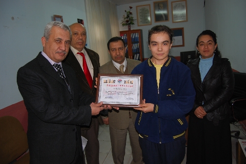 Satranç şampiyonlarına başarı belgesi