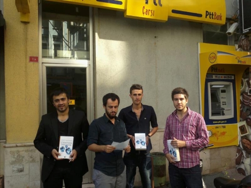 SAÜ'lü öğrenciler Kılıçdaroğlu'na Davutoğlu'nun kitabını gönderdi