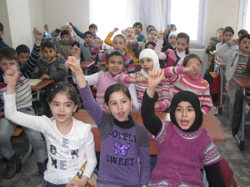 Savaştan kaçtılar, açılan okulla hayata tutundular (Özel)