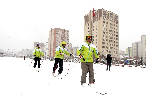 Şehir merkezinde kayak keyfi