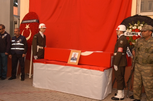 Şehit Astsubay Bekir Çavuş Kadirli'de toprağa verildi