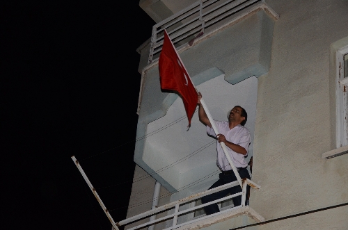 Şehit Tokgöz'ün Konya'daki evine Türk bayrağı asıldı