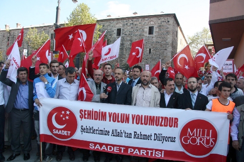 Şehitler için yürüdüler