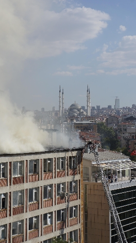 Şeker Fabrikaları Genel Müdürlüğü'ndeki yangın kontrol altına alındı