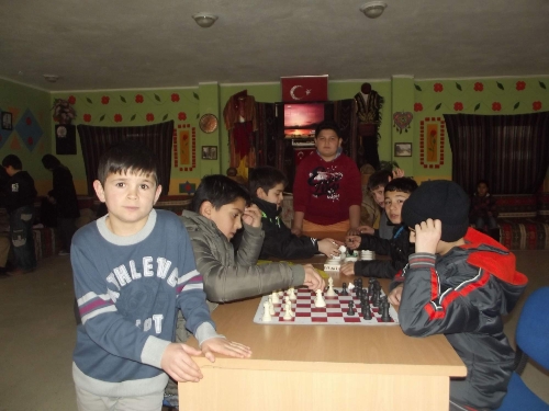 Sevgi evlerinde kalan çocuklar, hafta sonunu gençlik merkezinde değerlendiriyor