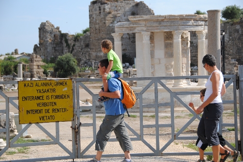 Side'de Tüke Tapınağı'nı ayağa kaldırma çalışmaları tamamlandı