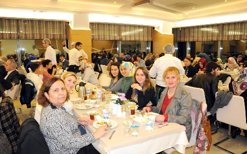 Şifa Üniversitesi, öğrencilerinin aynı okulda öğretim görevlisi olmasını istiyor