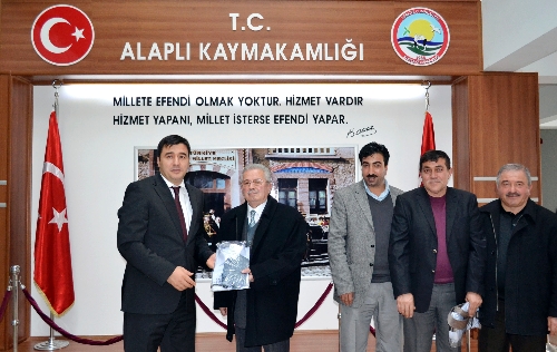 Sigarayı bırakanlara gömlek ve kravat hediye edildi
