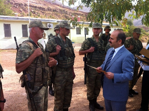 Siirt Valisi Aydın, Eruh'ta PKK'lıları geri püskürten Mehmetçikleri ziyaret etti