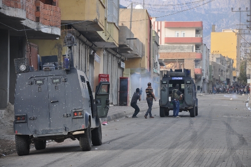 Silopi'de izinsiz gösterilere polis müdahale etti