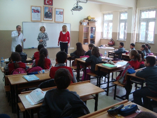 Simav'daki ilkokullarda 'Vergi' seminerleri veriliyor