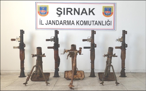 Şırnak'ta arazide roketatar ve havan bulundu