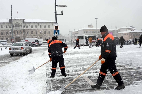 Sivas'ta 741 köy yolu ulaşıma kapalı