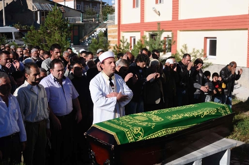 Sivas'taki göçük: Hayatını kaybeden işçiler toprağa verildi