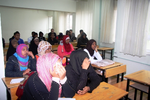 Somalililer Türkçe kursunda hem dil hem de kültür öğreniyor