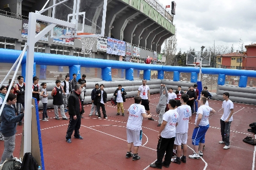 Spor TIR'ı Eskişehir'de çocuklarla buluştu