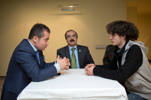 Suat Kılıç, kendisine yumurta atan genç ile buluştu