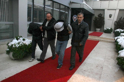 Suçüstü yakalanan zanlı, sertifikalı yüzük hırsızı çıktı
