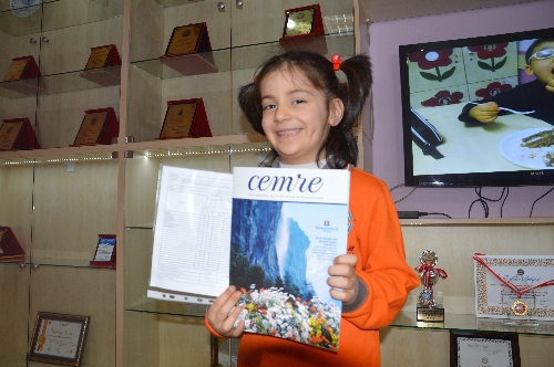 Sultan Alparslanlı öğrenciler, karne gününde dergi sevinci yaşadı