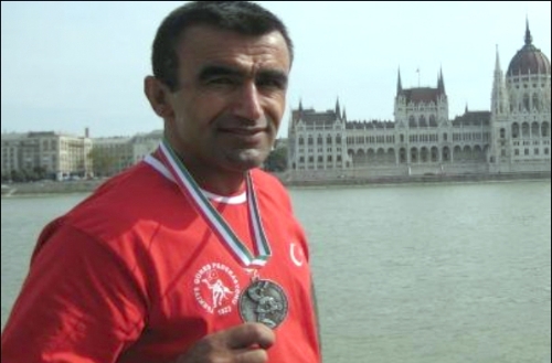 Suluovalı Veteran Güreşçi Nazif Barutçu dünya ikincisi oldu