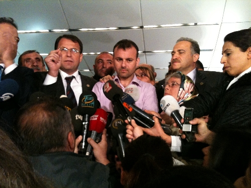 Suriye'de esaretten kurtulan gazeteci Cüneyt Ünal hasret giderdi