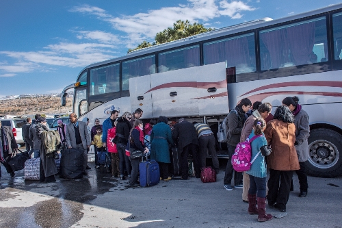 Suriye'den tahliye edilen Rusya vatandaşları Moskova'ya geldi