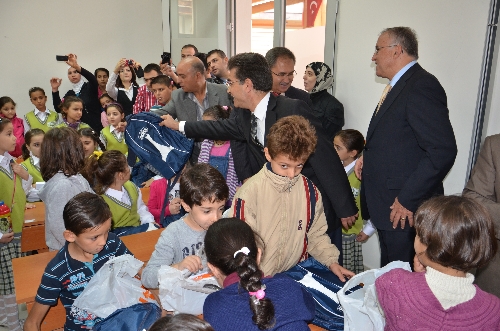 Suriyeli minikler derslerinden geri kalmayacak