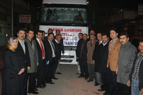 Suriyeli mültecilere Elbistan'dan 2 TIR dolusu yardım gönderildi