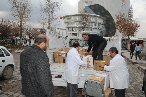 Suriyeli mültecilere ilaç yardımı