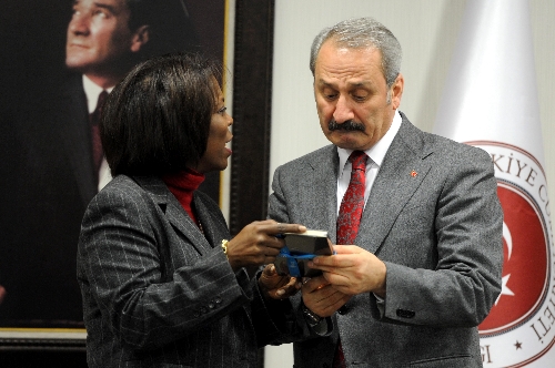 Suriyeli sığınmacılara Türkiye 609 milyon TL, dünya 30 milyon TL yardım yaptı