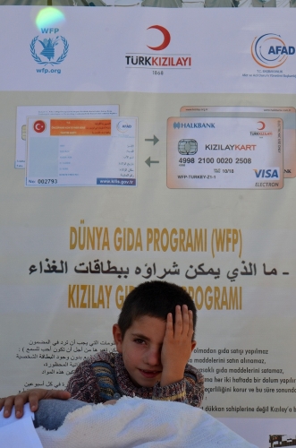 Suriyeli sığınmacıların 'Kızılay Kart'ı oldu, gıdayı sanal parayla alacaklar