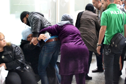 Suriye'ye gitmek isteyen eşini ikna edemeyince sinir krizi geçirdi