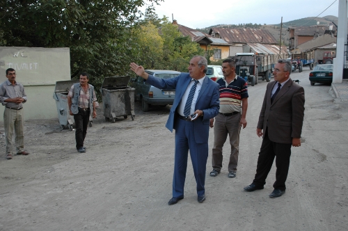 Suşehri Belediye Başkanı Sel, çevre düzenleme çalışmalarını yerinde inceledi