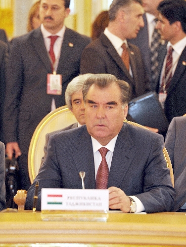 Tacik lider Rahman, Pakistan yolcusu