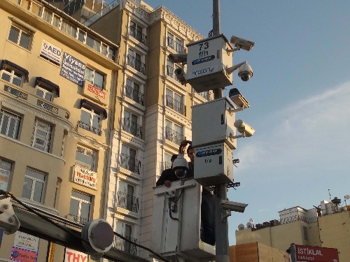 Taksim Meydanı'na ek mobeseler yerleştirildi