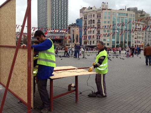 Taksim Meydanı'nın bir kısmı trafiğe kapatıldı