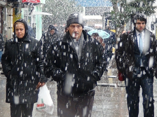 Taksim'de kar keyfi