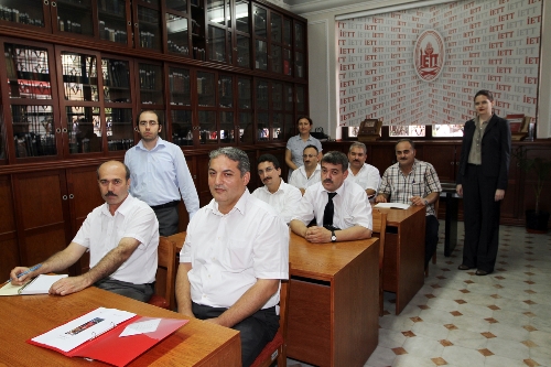 Taksim'de vatmanlar İngilizce konuşacak
