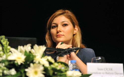 Tansel Çölaşan: Türkiye'ye başkanlık sistemine geçmemeli, yıkmalıyız