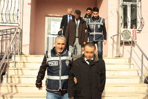 Tapuda rüşvet operasyonunda gözaltına alınan 7 kişi adliyeye sevk edildi