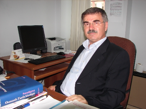 Tarihçilerden Başbakan'a destek: Osmanlı şahsiyetleri karikatürize ediliyor