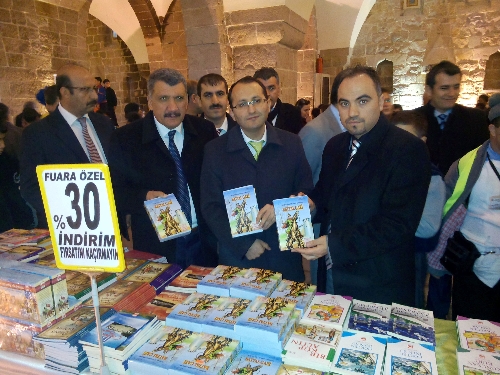 Tarihi kervansarayda kitap fuarı