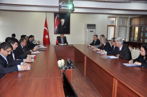 Tarsus Kaymakamı Güldibi dershanelere burs çağrısı yaptı