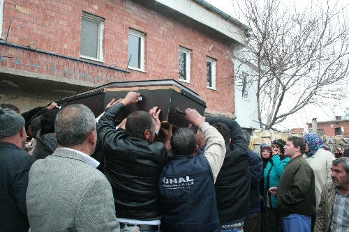 Taşındıkları gün sobadan zehirlendiler: 3 ölü
