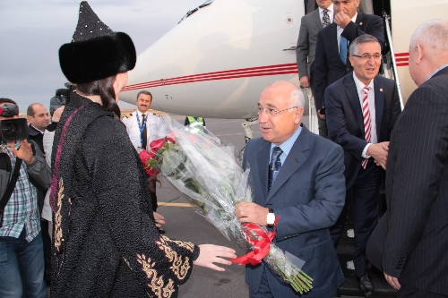 TBMM Başkanı Çiçek, Kazakistan'a geldi
