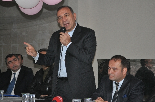 Tekin Başakşehir'deki STK'ları ziyaret ediyor