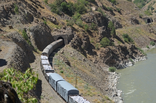 Terör örgütündan tren yoluna bomba, 4 vagon raydan çıktı