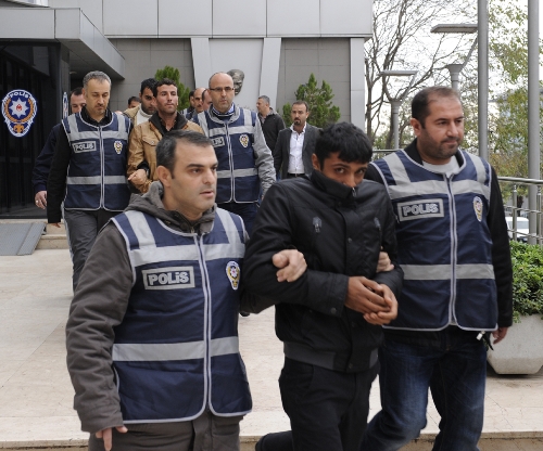 Terör örgütünün talimatıyla polise direnen 9 kişi gözaltına alındı