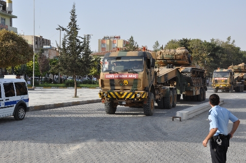 Tezkere geçti, Suriye sınırına tank ve uçaksavar sevkiyatı başladı