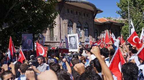 TGB, 'Balyoz' kararını eski Meclis önünde protesto etti